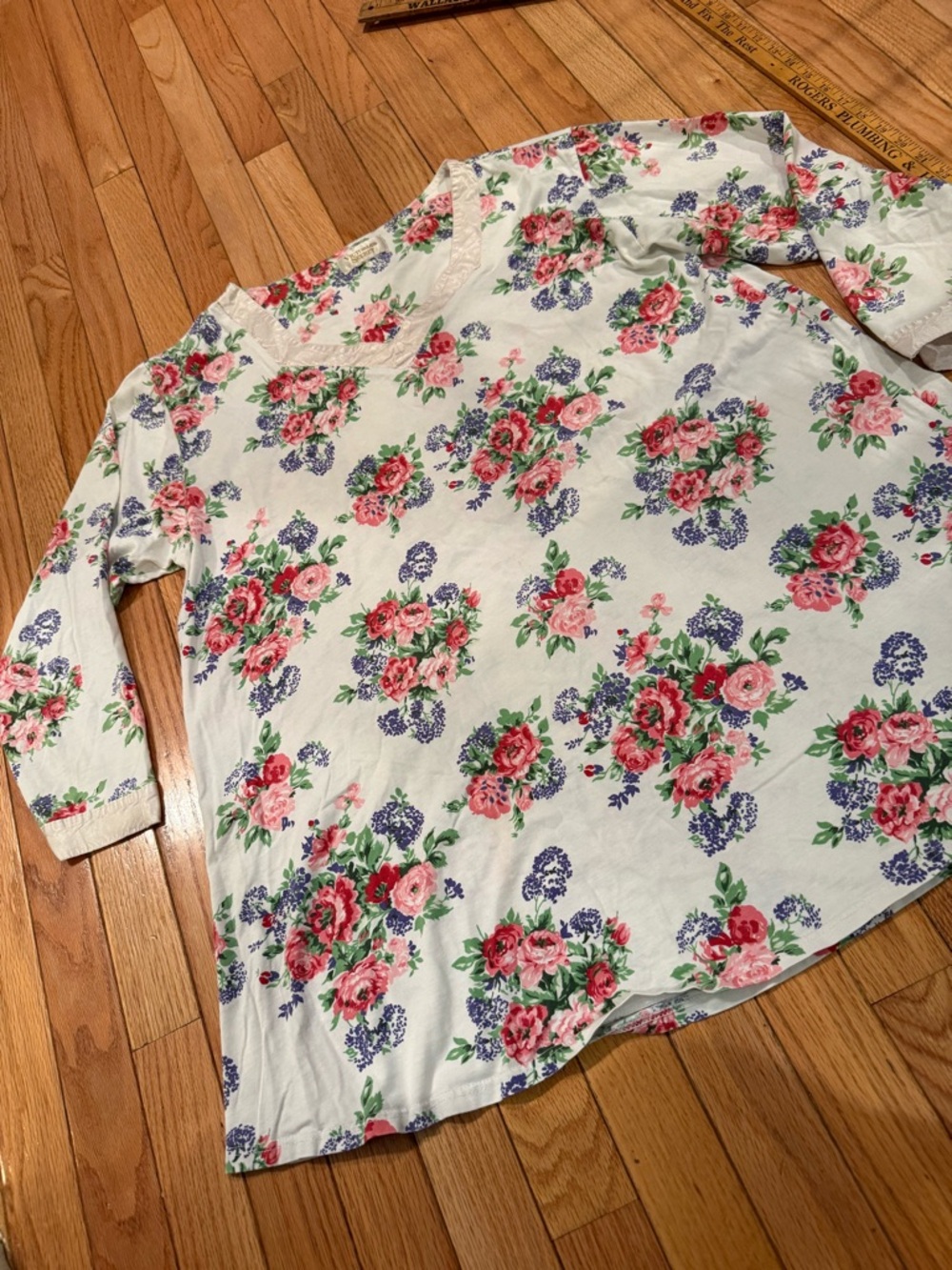 VTG VS gold label Floral Satin Trim Gown Sleep Shirt Pink Purple Roses